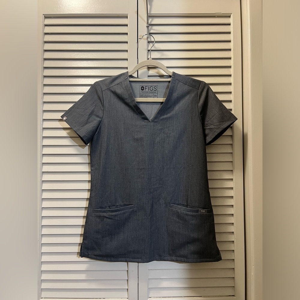 Figs Casma Three-Pocket Scrub Top FW1100 Graphite - Picture 5 of 10